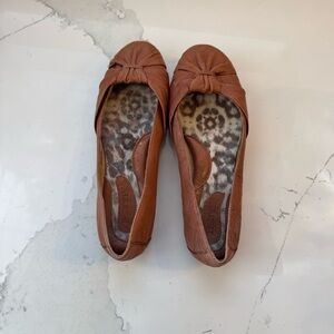 Born Tan Leather Flats with Bow Accent Size 9 Comfortable All Day